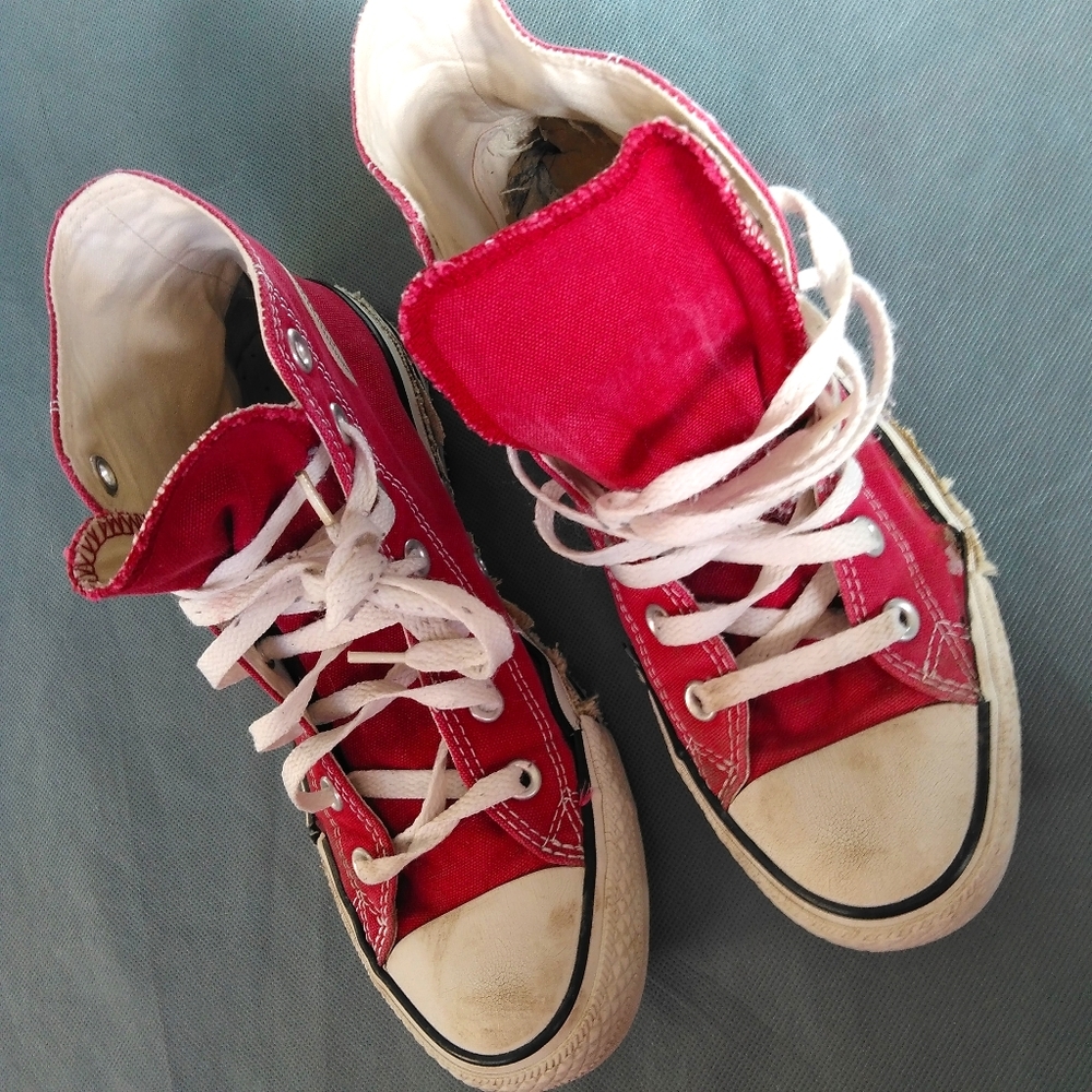 CONVERSE sz 8 All-Star Chuck Taylor hi-top red